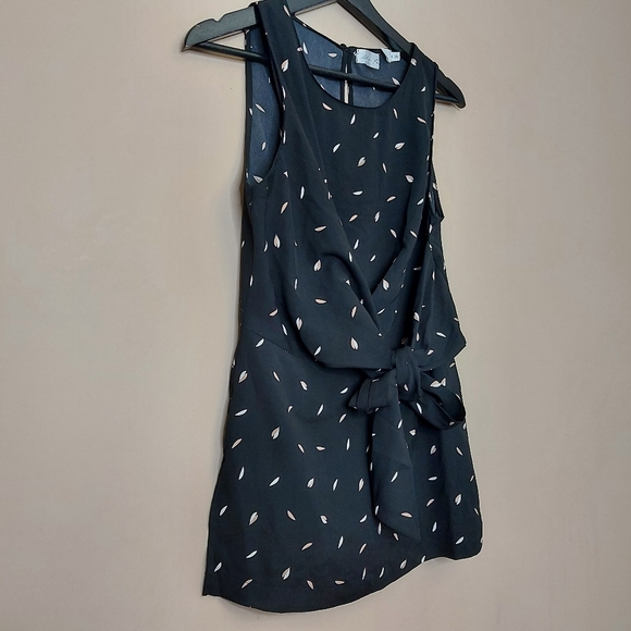 All in Favor faux wrap sleeveless blouse side slits back zip and keyhole back - Picture 2 of 8